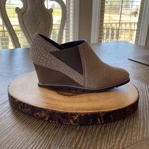Sabrina taupe wedges